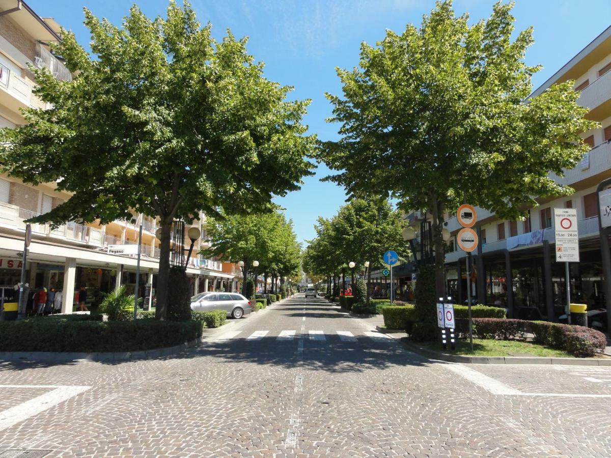 Isola Clara - Appartamenti Bibione Buitenkant foto